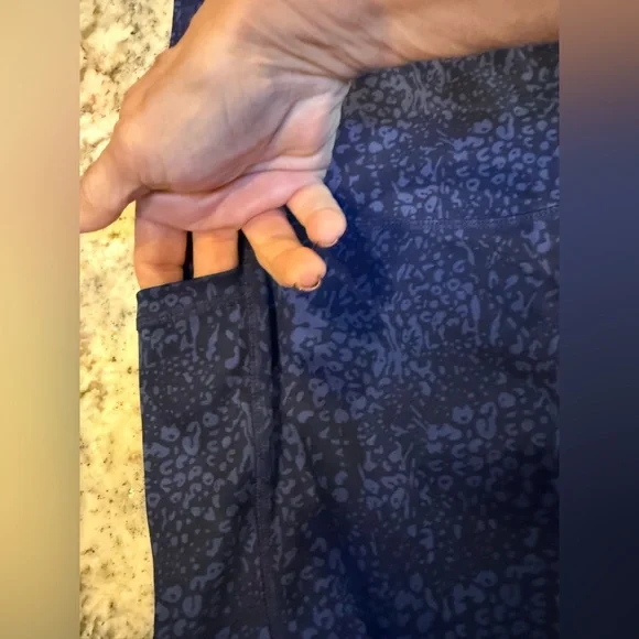 🖤 LegEnd Snake Print High-Rise Biker Shorts | Size M. Side Pockets - Picture 4 of 10